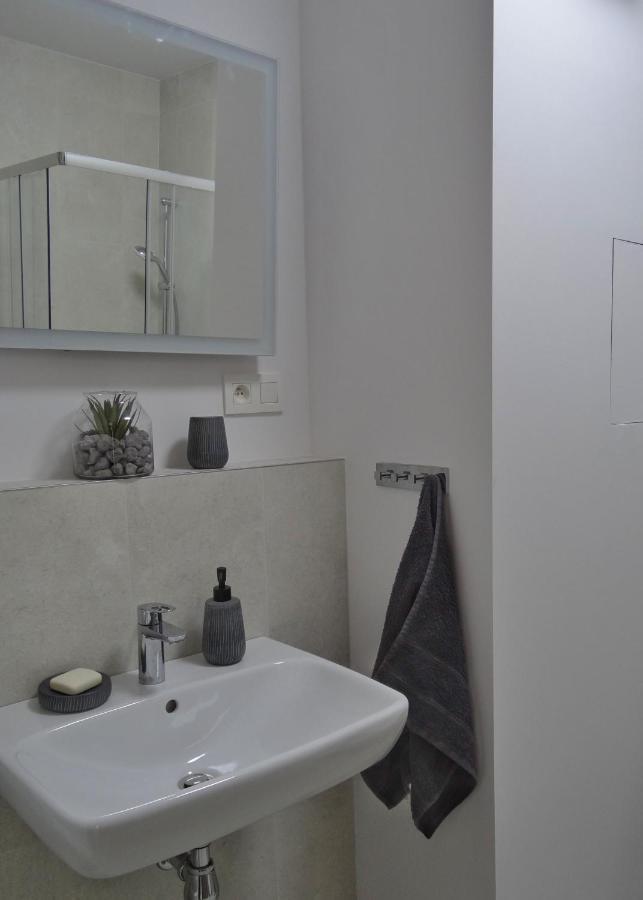 Top Urban Apartment - Free Parking, Green Energy, Modern Style 브라티슬라바 외부 사진